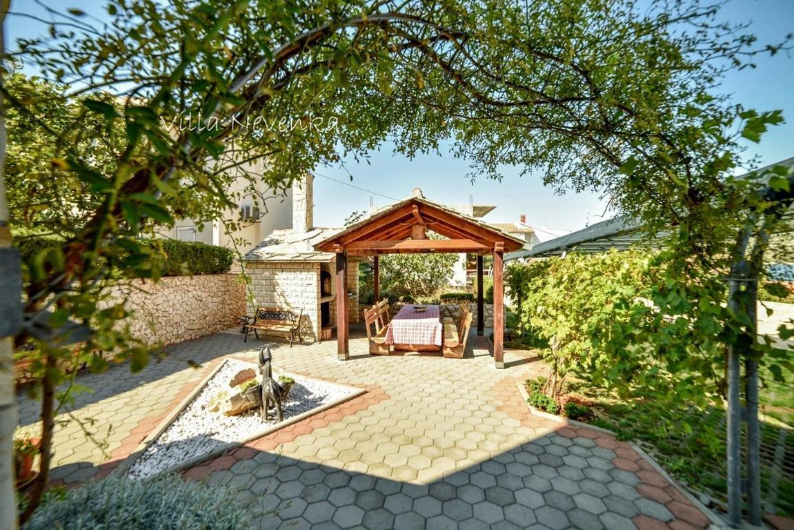 Apartments Villa Nevenka 罗戈兹尼察 外观 照片