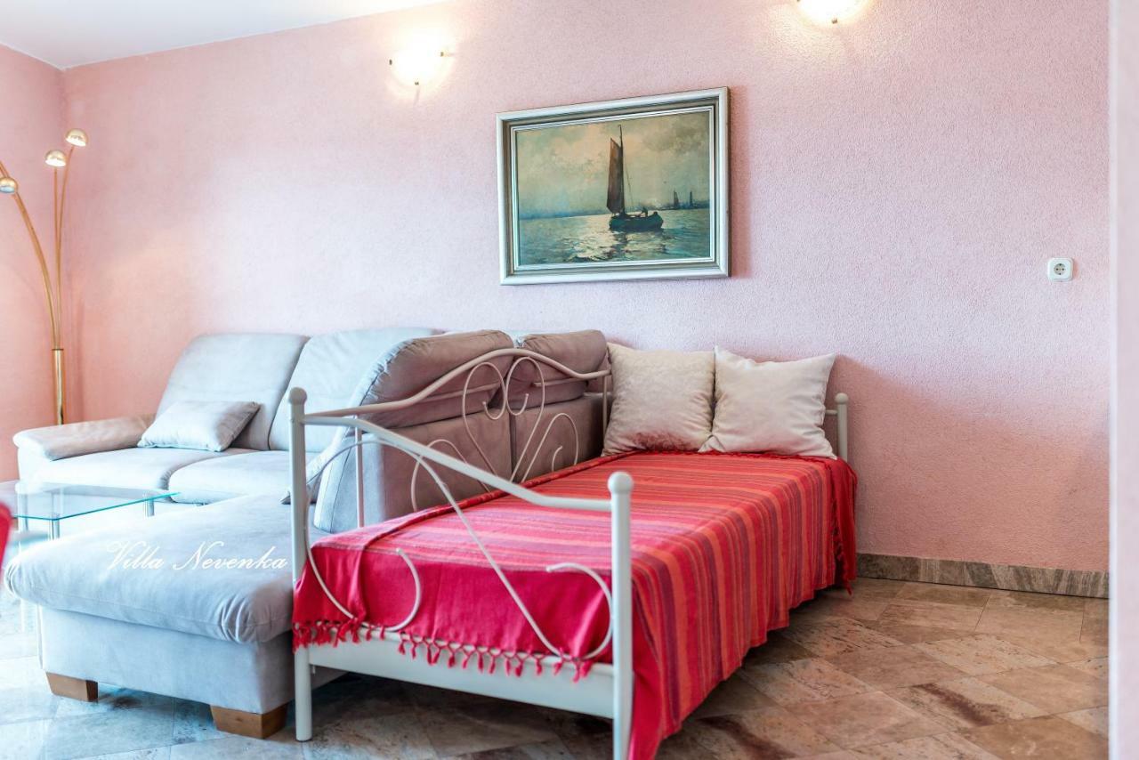 Apartments Villa Nevenka 罗戈兹尼察 外观 照片